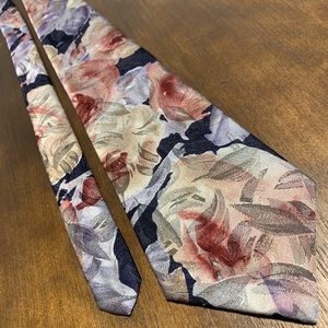 Floral silk neck tie